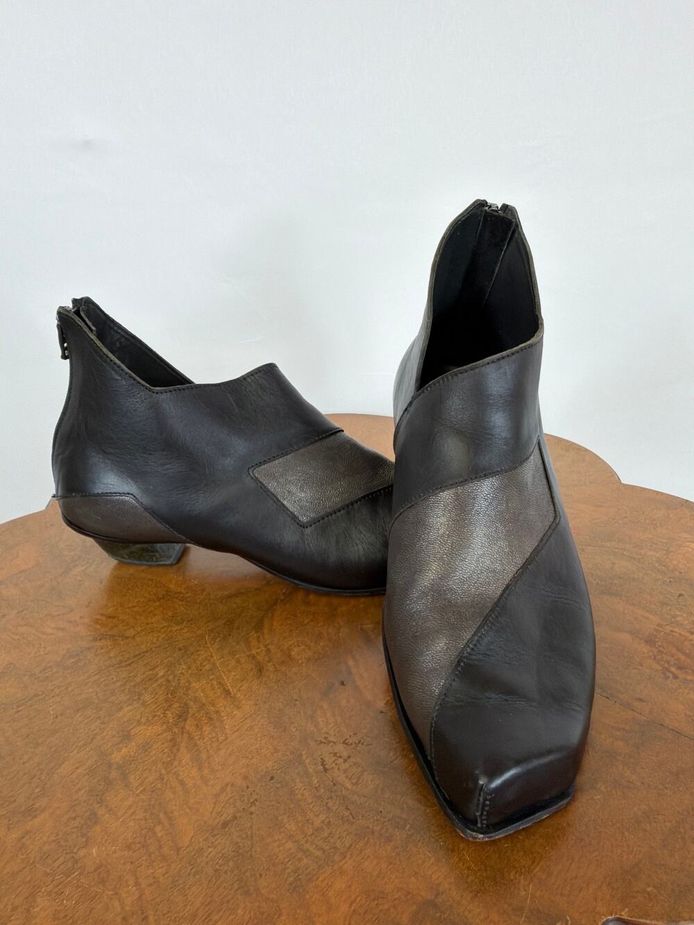 CYDWOQ Vintage Black Bronze Leather Zip Up Back Asymmetric Pointed Toe Shoes 10